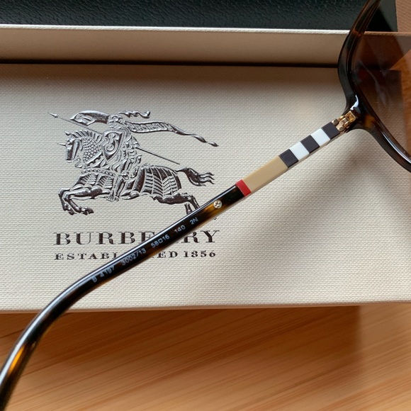 Used like new! Burberry Sunglasses 0BE4164 - Picture 5 of 6